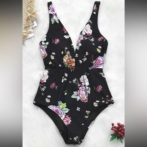 Cupshe Black Floral Lace-Up One-Piece Swimsuit